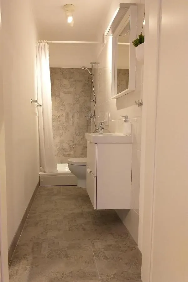Apartments And Rooms With Parking Space Njivice, Krk - 17010