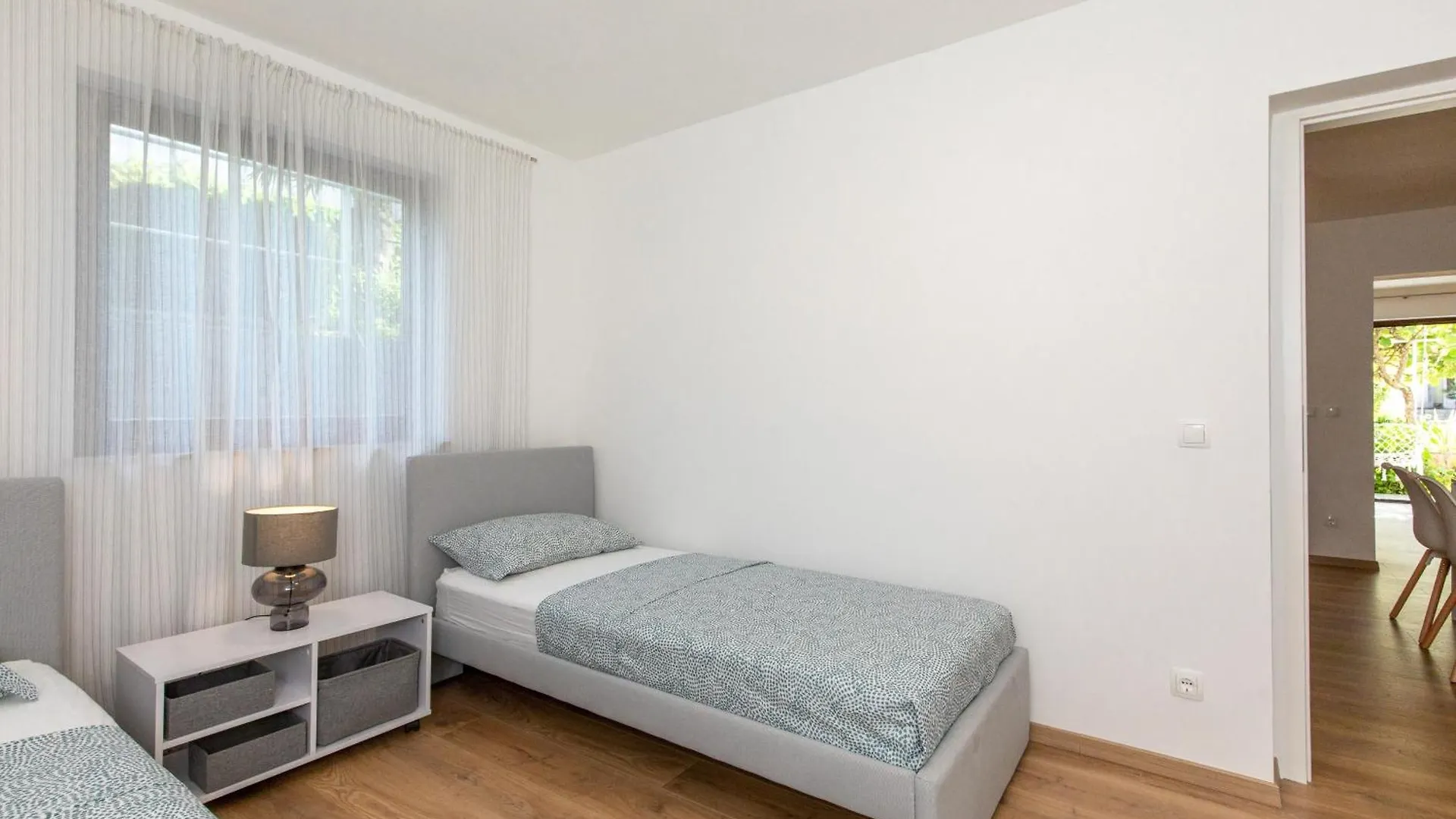 Affittacamere Apartments And Rooms With Parking Space Njivice, Krk - 17010