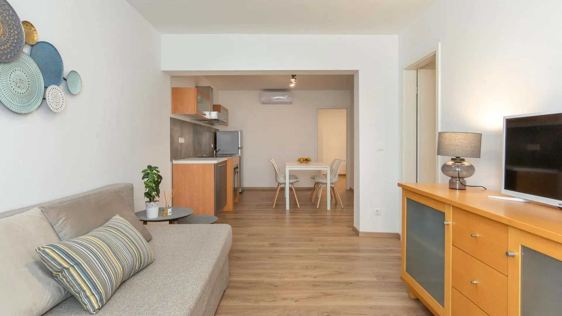 Apartments And Rooms With Parking Space Njivice, Krk - 17010 Croazia